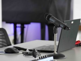 podcast-zamiast-szkolenia-przedsiebiorcy-coraz-czesciej-ucza-sie-sluchajac-historii-innych-ludzi