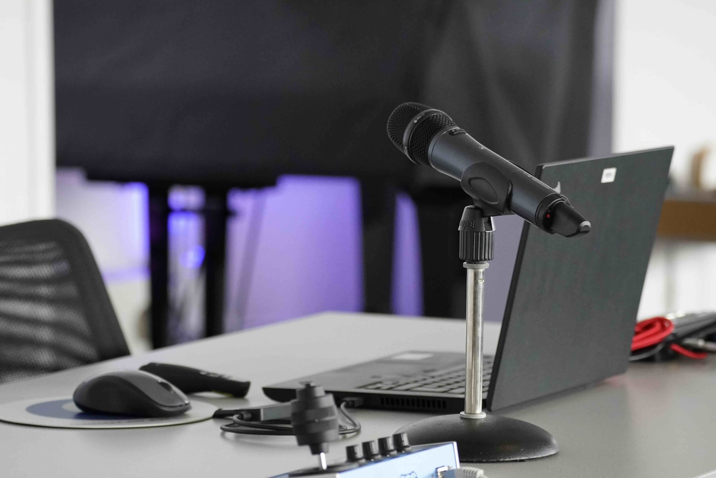 Podcast zamiast szkolenia Przedsiębiorcy coraz częściej uczą się, słuchając historii innych ludzi - LifeMag podcast-zamiast-szkolenia-przedsiebiorcy-coraz-czesciej-ucza-sie-sluchajac-historii-innych-ludzi