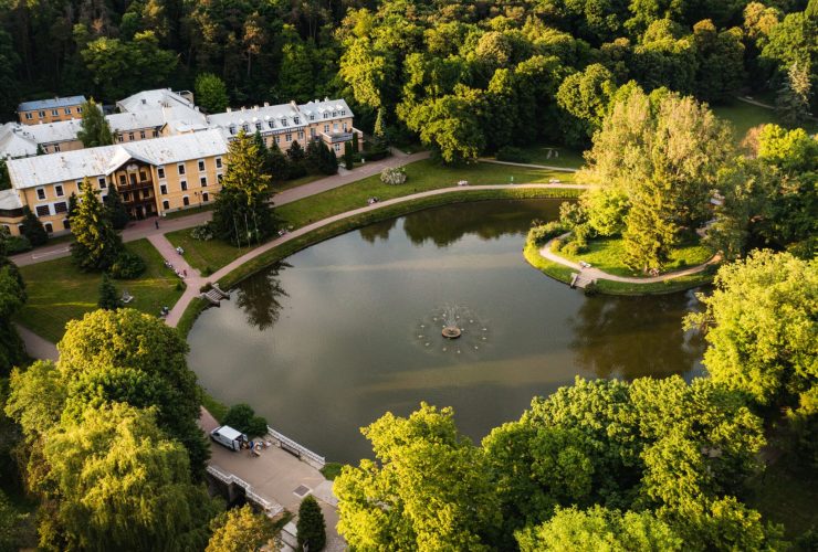 Odpoczynek bez wyjazdu za granicę - dlaczego polskie uzdrowiska wracają do łask? - LifeMag Odpoczynek bez wyjazdu za granicę - dlaczego polskie uzdrowiska wracają do łask?